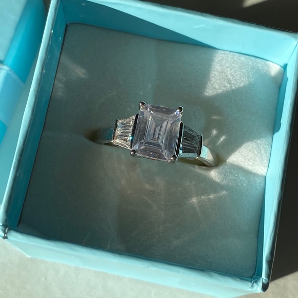Avon silvertone emerald cut CZ ring size 8 - Picture 2 of 3